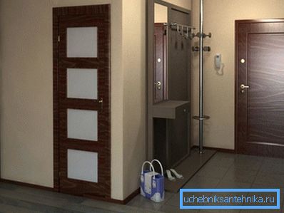 La sala nella foto è priva di dispositivi di riscaldamento e viene riscaldata dalle stanze. La sala nella foto è priva di dispositivi di riscaldamento e viene riscaldata dalle stanze.