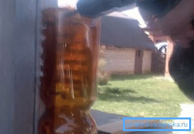 Avvitare il lavabo al palo Avvitare il lavabo al palo
