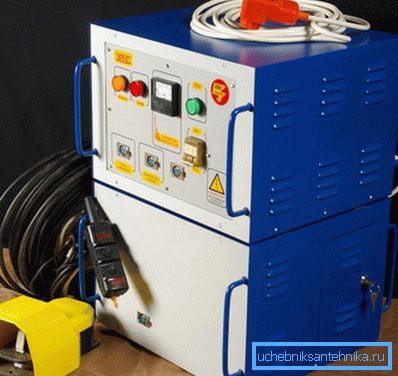 Un esempio di installazione elettrica. Un esempio di installazione elettrica.