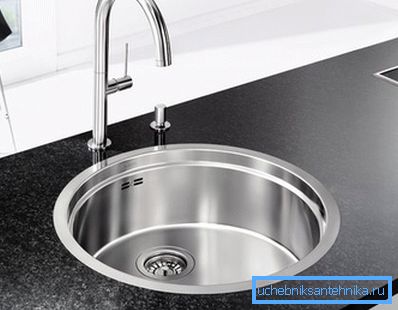Un esempio di lavabo rotondo per una cucina. Un esempio di lavabo rotondo per una cucina.