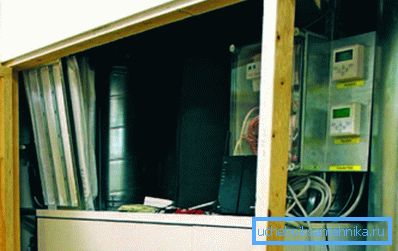 Esempio di sistemazione della camera di ventilazione Esempio di sistemazione della camera di ventilazione