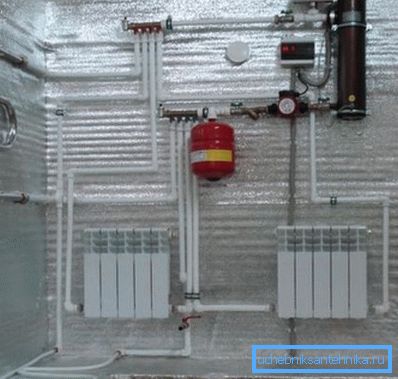 Un esempio di un sistema installato in una stanza insonorizzata Un esempio di un sistema installato in una stanza insonorizzata