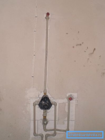 Un esempio di cablaggio rigido per dispositivi sanitari Un esempio di cablaggio rigido per dispositivi sanitari