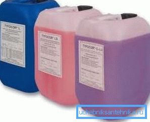 Acquisire una quantità maggiore di liquido, poiché potrebbe perdere durante il riempimento dei tubi Acquisire una quantità maggiore di liquido, poiché potrebbe perdere durante il riempimento dei tubi