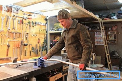 Dispositivo per la piegatura di tubi metallici Dispositivo per la piegatura di tubi metallici
