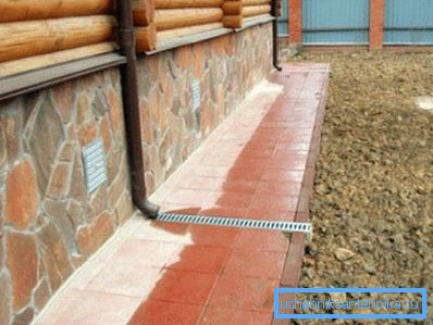 Prodotti nel seminterrato o come viene fatta la ventilazione della cantina in una casa di legno Prodotti nel seminterrato o come viene fatta la ventilazione della cantina in una casa di legno