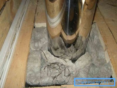 Il passaggio del tubo attraverso l'interfloor si sovrappone. Il passaggio del tubo attraverso l'interfloor si sovrappone.