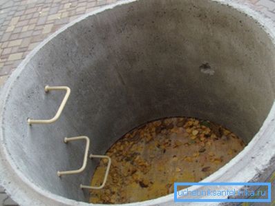 La produzione di anelli per pozzi va ancora oltre e prevede una scala interna e un foro per la fornitura del gasdotto La produzione di anelli per pozzi va ancora oltre e prevede una scala interna e un foro per la fornitura del gasdotto