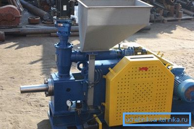 Granulatore industriale per la bricchettatura dei rifiuti di legno