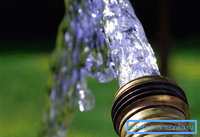 Il lavaggio continua fino a quando appare acqua limpida e pulita.