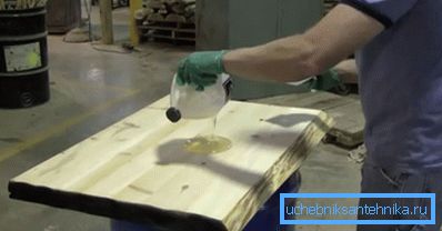 Impregnazione del legno con composizione antisettica Impregnazione del legno con composizione antisettica