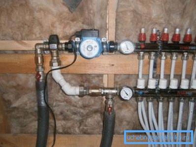 Il modulo casalingo più semplice per la casa di acqua fredda nel flusso. Il modulo casalingo più semplice per la casa di acqua fredda nel flusso.