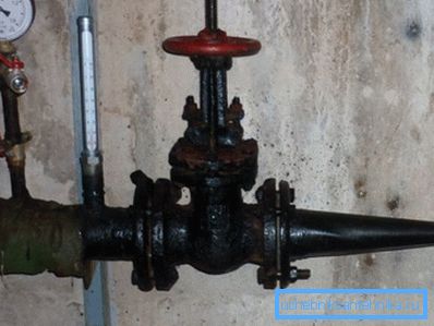 Il metodo più semplice di aggraffatura consiste nel riempire il sistema con acqua dalla strada. Il metodo più semplice di aggraffatura consiste nel riempire il sistema con acqua dalla strada.