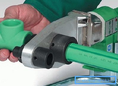 Processo di saldatura dei tubi di plastica