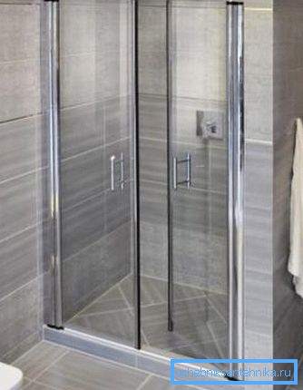 Le porte trasparenti sono una buona scelta per il bagno o la doccia. Le porte trasparenti sono una buona scelta per il bagno o la doccia.
