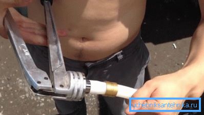Lavora come un dilatatore. Lavora come un dilatatore.