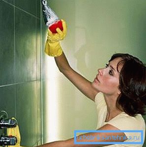 È necessario lavorare con guanti di gomma. È necessario lavorare con guanti di gomma.