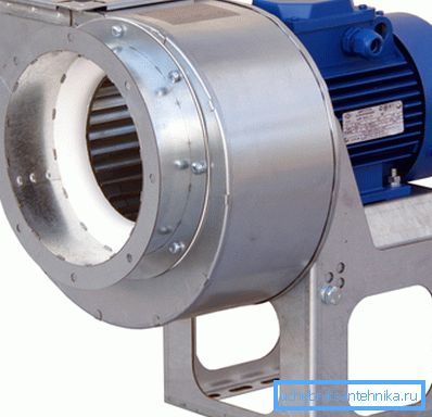 Una ventola radiale crea più pressione con più rumore. Una ventola radiale crea più pressione con più rumore.