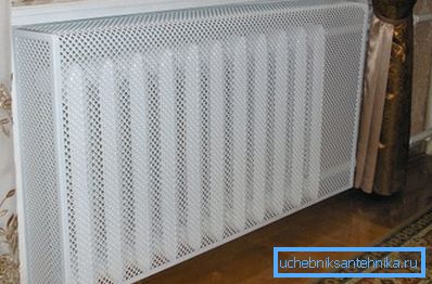 La maglia del radiatore migliora l'aspetto di batterie nuove e vecchie La maglia del radiatore migliora l'aspetto di batterie nuove e vecchie