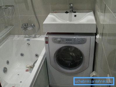 Lavello 60 per 35 sopra la lavatrice Lavello 60 per 35 sopra la lavatrice