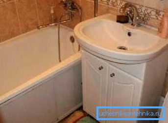Affondare per un bagno con un paracarro sotto accessori per la casa Affondare per un bagno con un paracarro sotto accessori per la casa