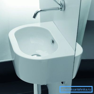 Lavello per bagno senza apertura sotto il miscelatore Kerasan Flo Lavello per bagno senza apertura sotto il miscelatore Kerasan Flo