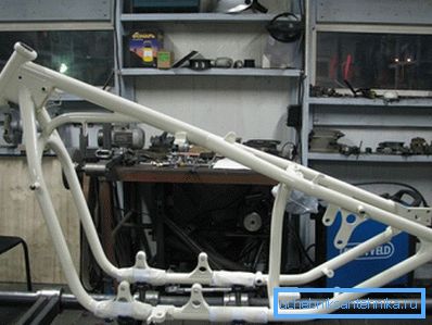 I telai di motocicli e veicoli a motore sono fatti di tubi fabbricati secondo uno standard separato. I telai di motocicli e veicoli a motore sono fatti di tubi fabbricati secondo uno standard separato.