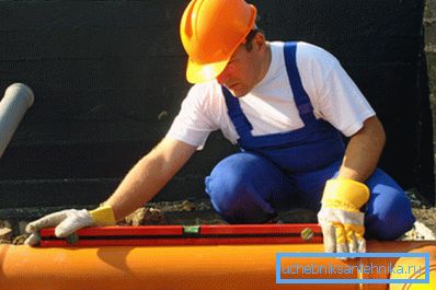 Tenendo il baule all'esterno, si rischia di sentire costantemente altri suoni. Tenendo il baule all'esterno, si rischia di sentire costantemente altri suoni.