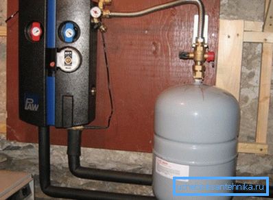 Il vaso di espansione può essere installato ovunque nel circuito chiuso autonomo. Il vaso di espansione può essere installato ovunque nel circuito chiuso autonomo.