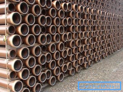Tubo fognario ceramico svasato. Tubo fognario ceramico svasato.