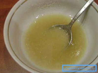 Sciogliere la gelatina in acqua Sciogliere la gelatina in acqua