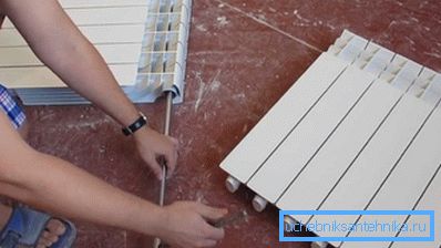 Lo smontaggio di prodotti in alluminio e bimetallo è simile alla lavorazione con radiatori in ghisa Lo smontaggio di prodotti in alluminio e bimetallo è simile alla lavorazione con radiatori in ghisa
