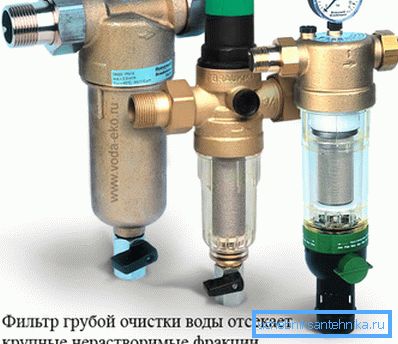 Vari filtri sulle tubature dell'acqua Vari filtri sulle tubature dell'acqua