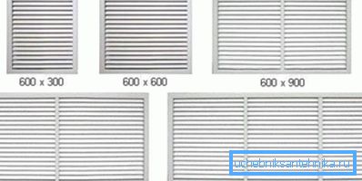 Le dimensioni delle griglie in PVC dei radiatori di riscaldamento possono essere diverse, ma non devono essere utilizzate senza necessità estreme, poiché riducono il trasferimento di calore delle batterie Le dimensioni delle griglie in PVC dei radiatori di riscaldamento possono essere diverse, ma non devono essere utilizzate senza necessità estreme, poiché riducono il trasferimento di calore delle batterie