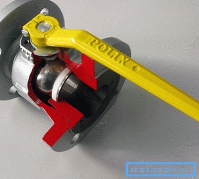 La sezione della parte lavorante della valvola a sfera con le flange di collegamento a leva ed estremità. La sezione della parte lavorante della valvola a sfera con le flange di collegamento a leva ed estremità.