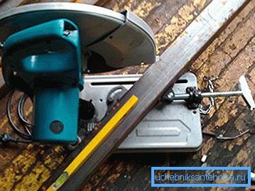 Tagliare un tubo di profilo angolare in un dispositivo fatto in casa Tagliare un tubo di profilo angolare in un dispositivo fatto in casa