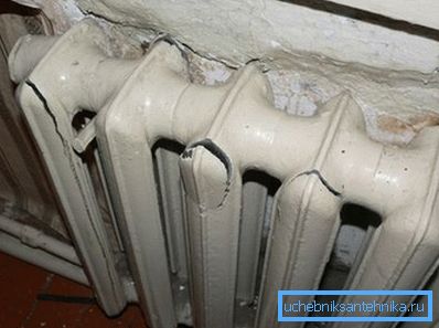 Rottura della batteria dovuta a carichi eccessivi Rottura della batteria dovuta a carichi eccessivi