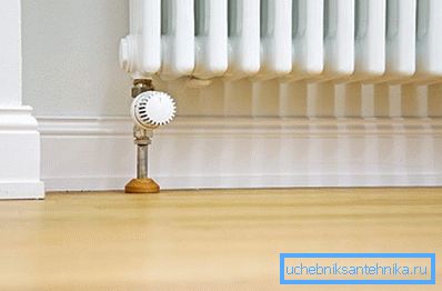 Regolazione del flusso di refrigerante Regolazione del flusso di refrigerante