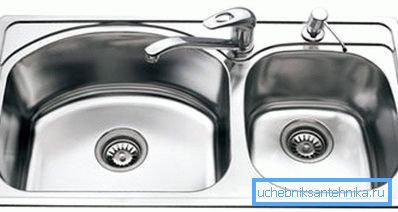 Si consiglia di installare piccoli mixer per non creare un carico sulla struttura. Si consiglia di installare piccoli mixer per non creare un carico sulla struttura.