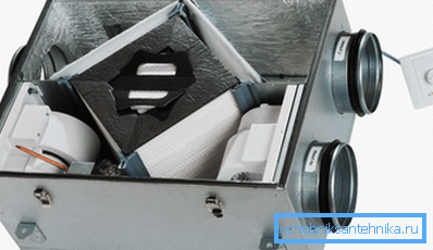 Recuperatore per sistema di ventilazione. Recuperatore per sistema di ventilazione.