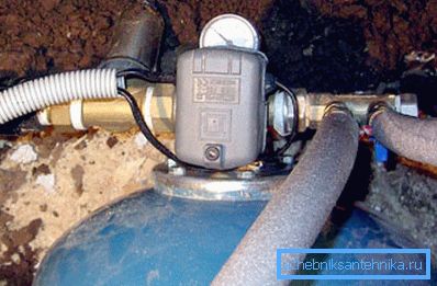 Pressostato installato sull'idroaccumulatore. Pressostato installato sull'idroaccumulatore.