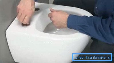 La riparazione di un water non causerà problemi nemmeno per un maestro inesperto. La riparazione di un water non causerà problemi nemmeno per un maestro inesperto.