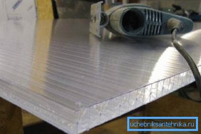 Materiale da taglio con utensili elettrici. Materiale da taglio con utensili elettrici.