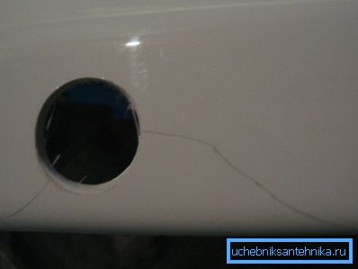 Il risultato di un'attenta perforazione di acrilico Il risultato di un'attenta perforazione di acrilico