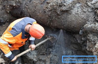 Il risultato è una caduta di pressione e per riparare l'acqua è necessario spegnersi completamente