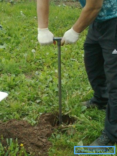 È molto comodo fare buche manuali È molto comodo fare buche manuali