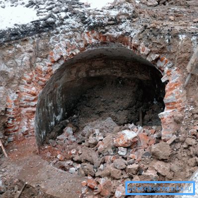 Le rovine di un collezionista di mattoni. Le rovine di un collezionista di mattoni.