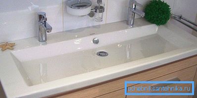 Lavabo per due. Lavabo per due.