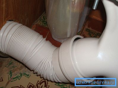L'anello più debole è un giunto di plastica con un montante