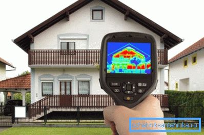 Il modo più semplice per rilevare le posizioni di perdita di calore più intense è invitare uno specialista con una termocamera. Il modo più semplice per rilevare le posizioni di perdita di calore più intense è invitare uno specialista con una termocamera.